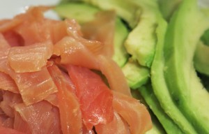 Alcuni ingredienti possibili: salmone e avocado